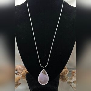 Chic Silver Necklace with Lavender Pendant